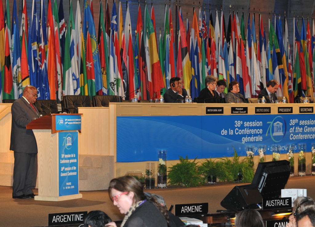 Jean-Marie Adoua lors de son intervention à la 38ème Session de la Conférence Générale de l'UNESCO à Paris
