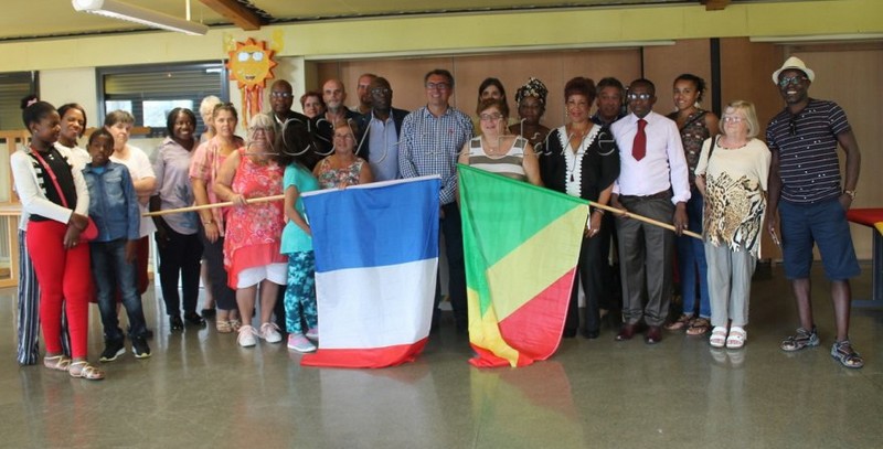 Photo de groupe lors des festivités de la fête nationale du Congo au Havre en présence du nouveau maire Luc Lemonnier et du président de L'ACSVJ Albert Texier