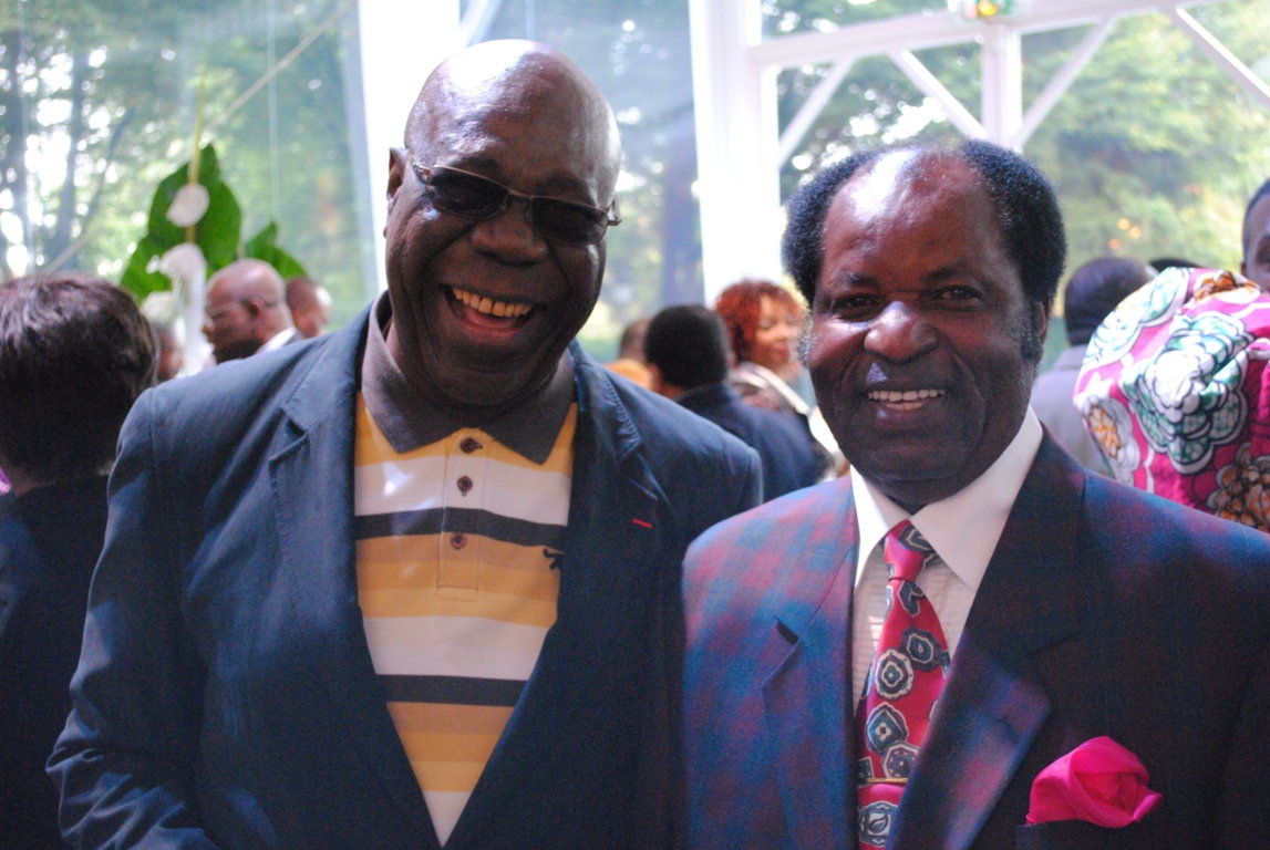 Manu Dibango et Théo Blaise Nkounkou auteur de la célèbre chanson Mwana Djambala