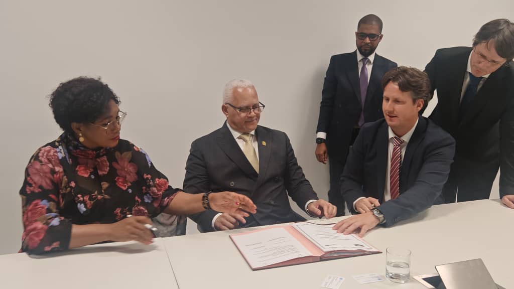Séquence de signature des accords entre délégation congolaise et asc impact, vienne juin 2025