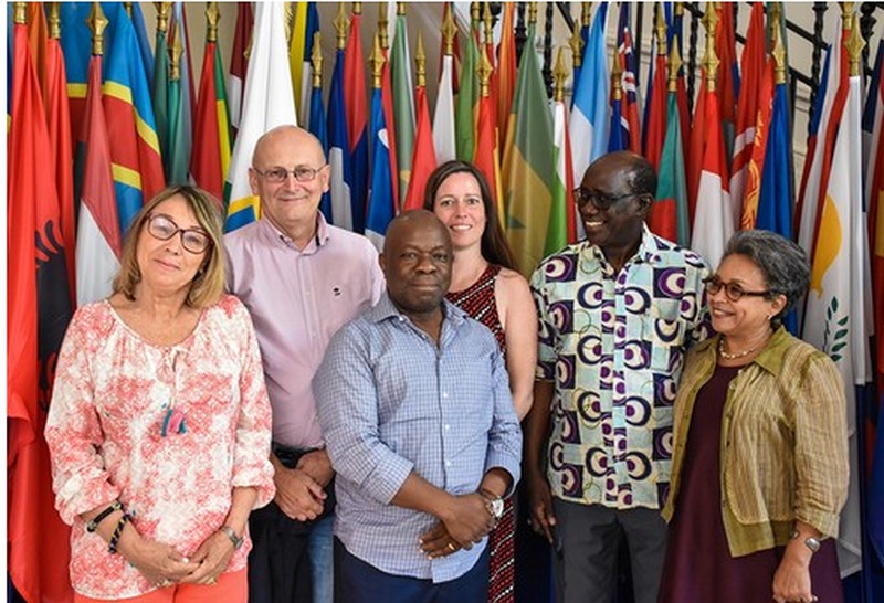 Photo de groupe des membres du Comité de sélection de la 18ème édition Prix des cinq continents