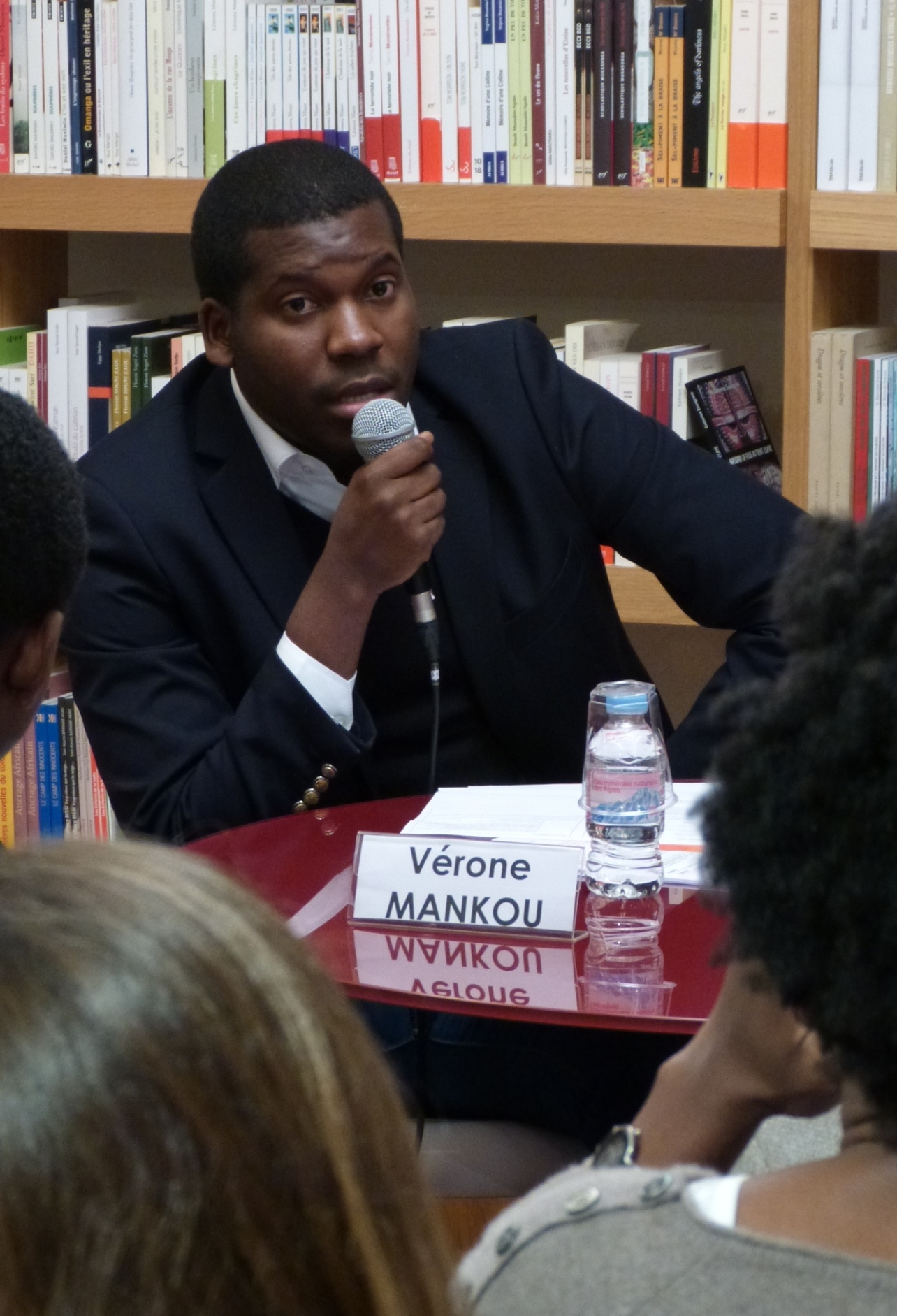 Vérone Mankou à la Librairie-Galerie Congo (crédits ADIAC)