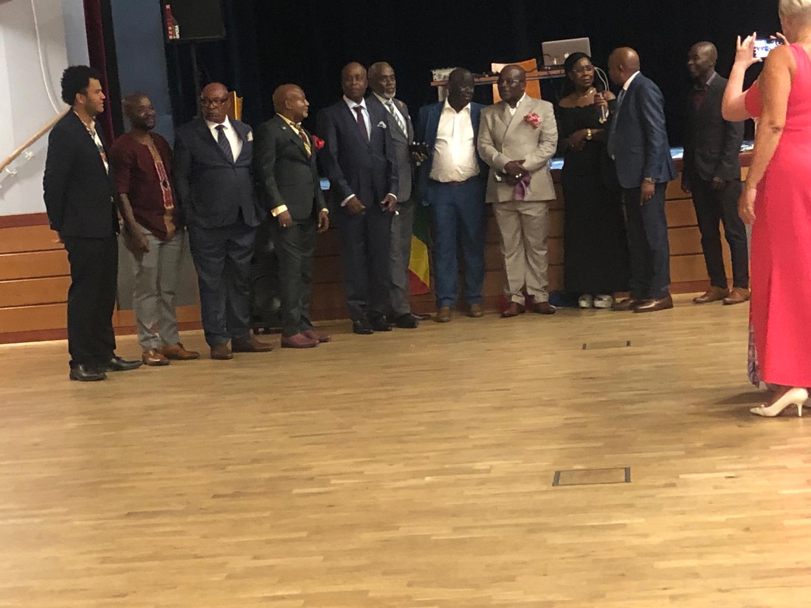 Photo de groupe association des anciens étudiants congolais en république Tchèque
