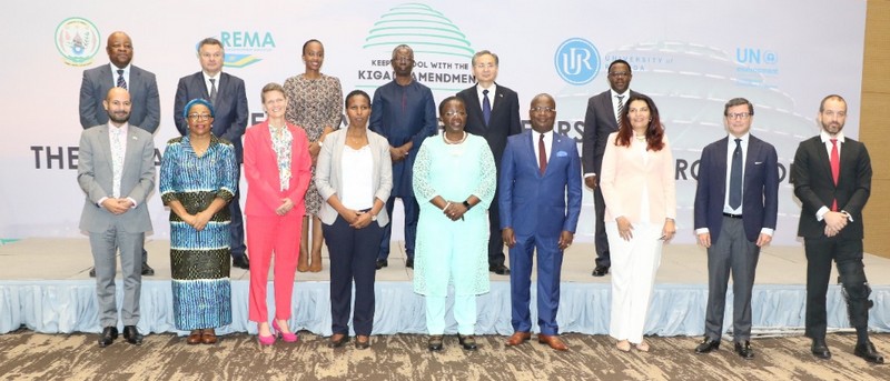 Photo de groupe de la  Communauté diplomatique lors de la célébration en octobre 2021 du 5e anniversaire de l’amendement de Kigali au protocole de Montréal 