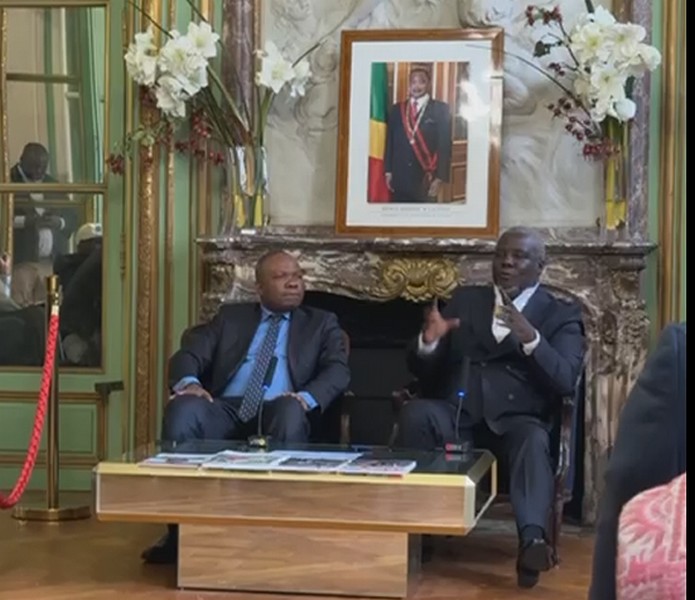 Séquence lors de l'intervention de Digne Elvis Tsalissan Okombi à l'ambassade de la république du Congo à Paris Séquence lors de l'intervention de Digne Elvis Tsalissan Okombi à l'ambassade de la république du Congo à Paris