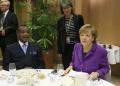 Le président Denis Sassou N'Guesso attablé aux côtés de la chancelière allemande Angela Merkel au dîner officiel du sommet ©Commission européenne