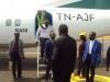Le ministre Rodolphe Adada accueillant le premier vol d’Air Congo à Djambala.