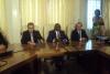 Le ministre Léon-Raphaël Mokoko et les partenaires lors de la signature du contrat.