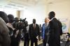 Thierry Lézin Moungalla, ministre de la Communication et des Médias saluant les journalistes et les responsables de MTN dans la salle de presse aménagée à l'hôtel Alima Palace à Oyo