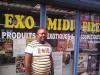 Jean-Jacques Munda, devant son épicerie Exotique Midi Pile