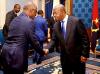 Poignée de main entre João Lourenço, Président de la République d'Angola et Firmin Edouard Matoko