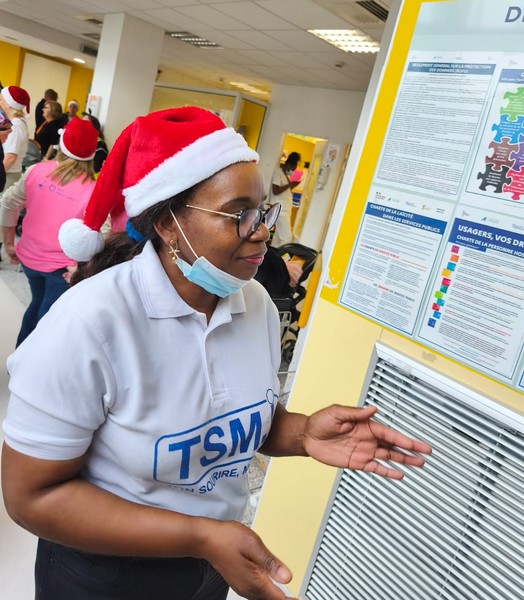 Gwladys Malonga, présidente de l'association Ton Sourire Ma Joie, opération Noël 2025, dons aux hôpitaux parisiens