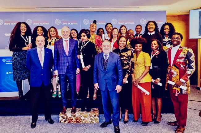 Photo de groupe à l'issue de la remise de diplômes Forum de Crans Montana le 16 novembre 2019 à Bruxelles en Belgique